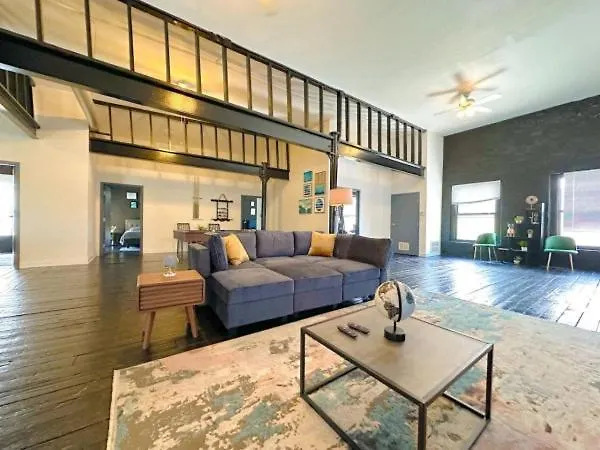 Luxury 5br South Loop, Mccormick Place, Pool Table Apartment
